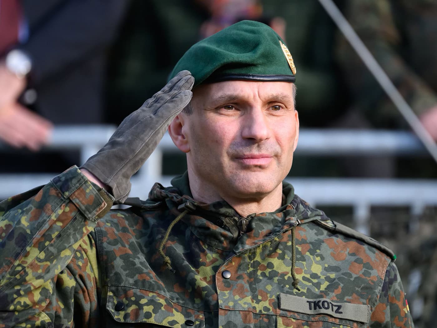 Tkotz dźerži wěrjomne wottrašenje za kaznju hodźiny