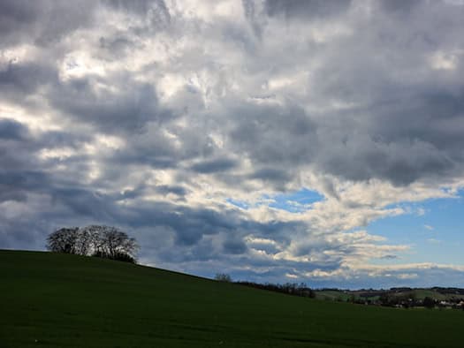 Wolken am Morgen - Wochenende startet freundlich
