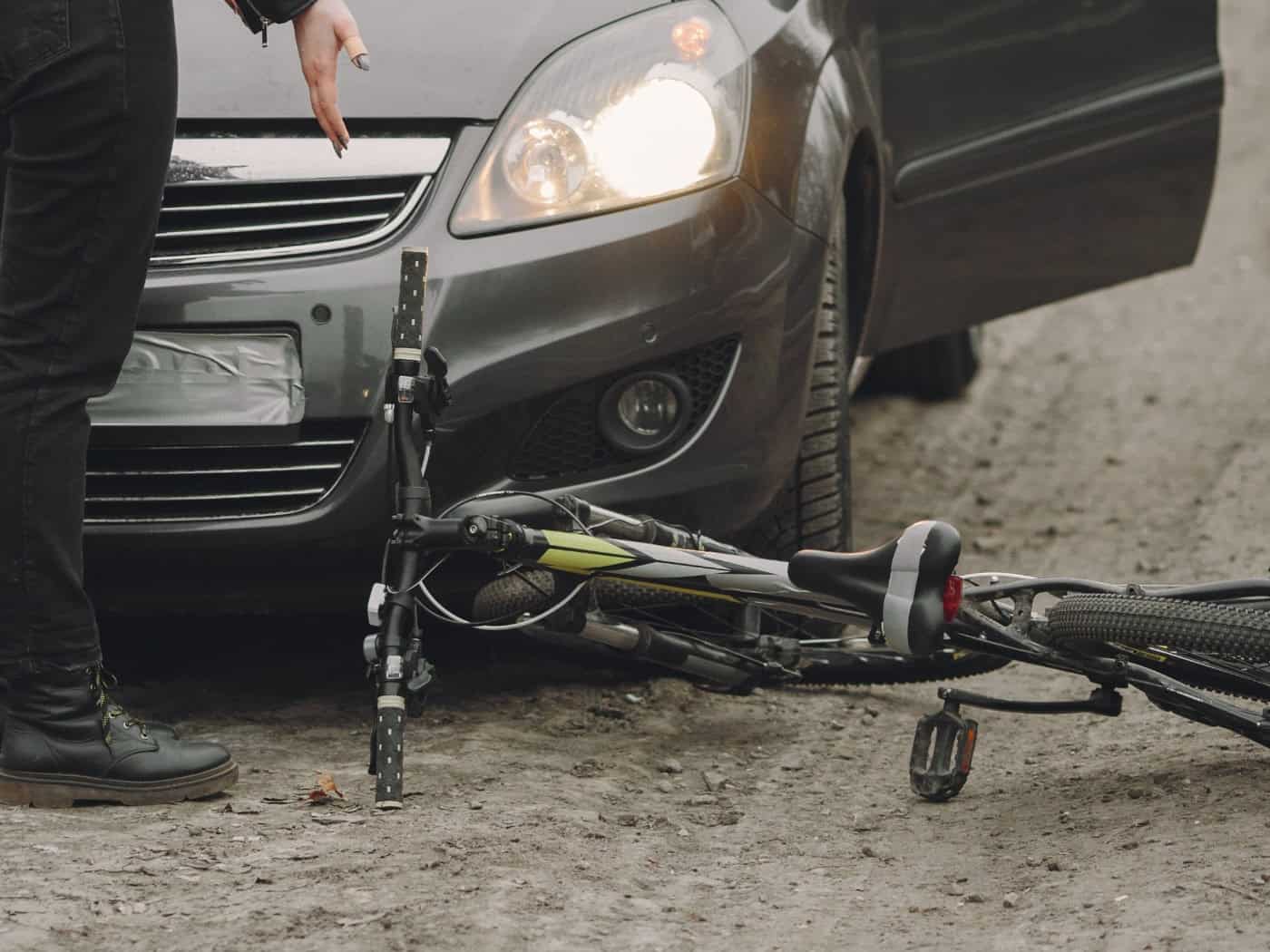 Dresden-Seidnitz: Transporter erfasst 18-jährigen Radfahrer - Fahrer flüchtet