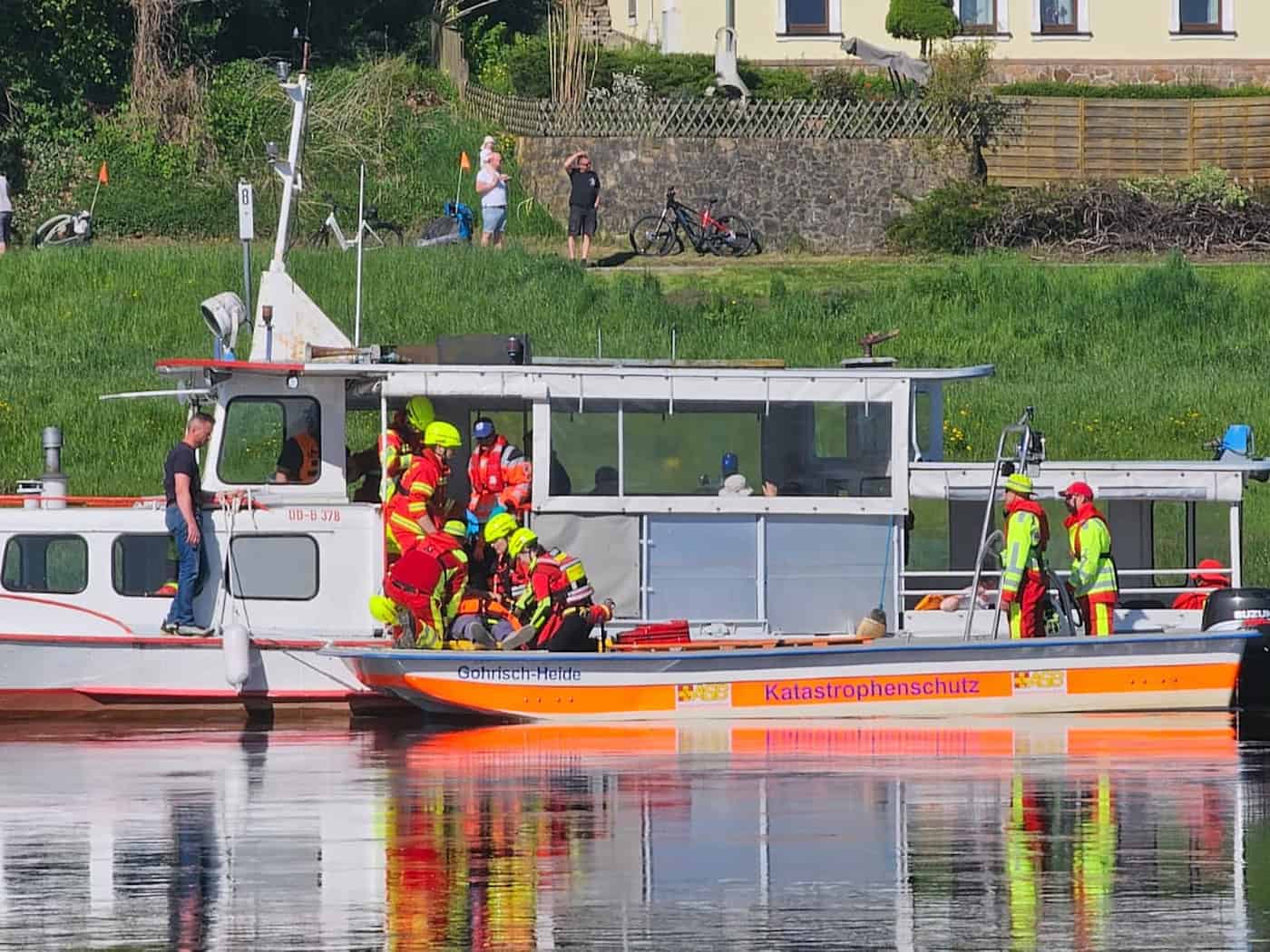 Meißner Wasserretter üben Einsatz auf der Elbe