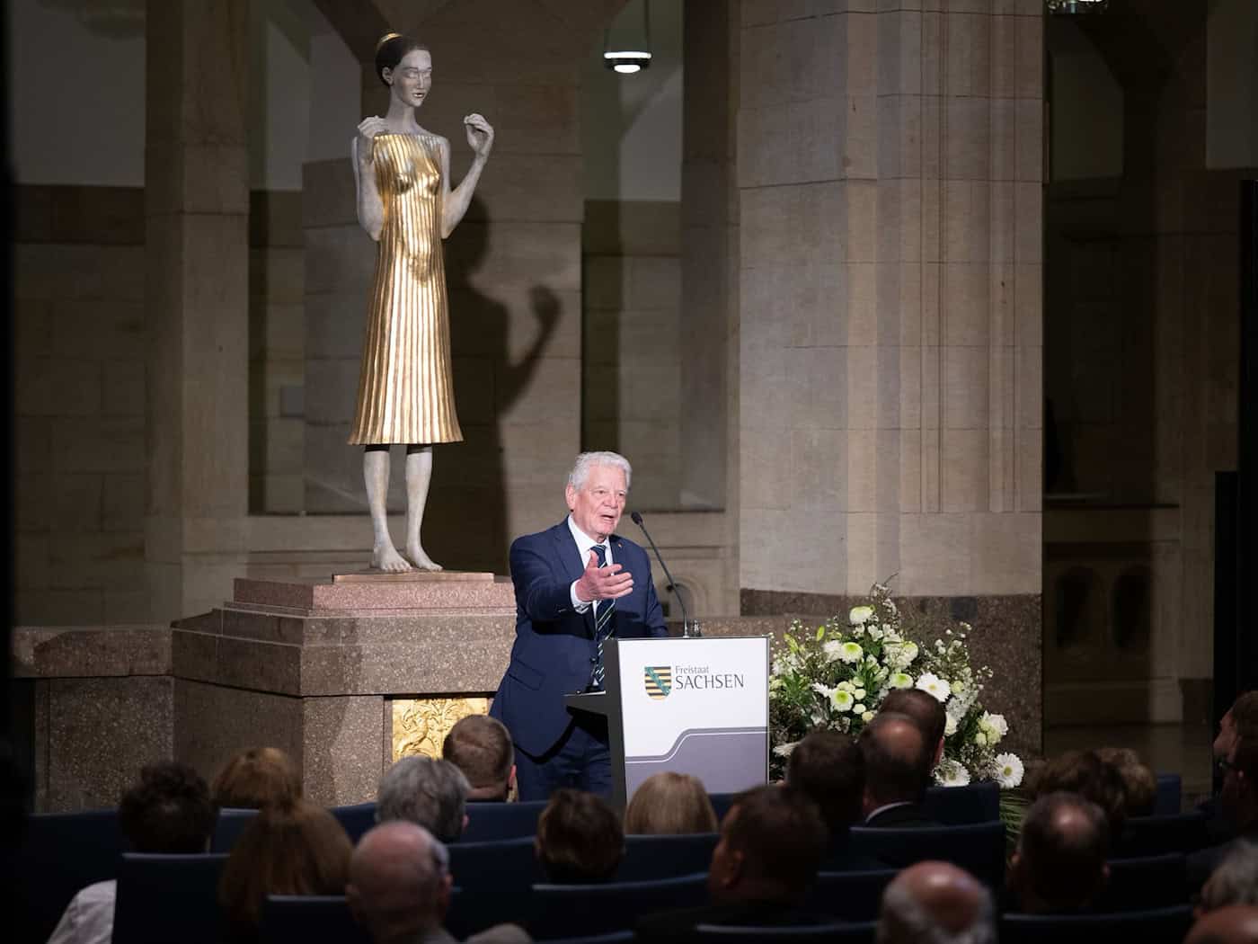 8. Mai in Dresden – Gauck mahnt ehrliches Erinnern an