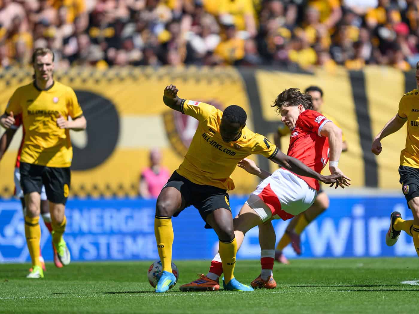 Big Points im Abstiegskampf: Dresden schlägt Kaiserslautern
