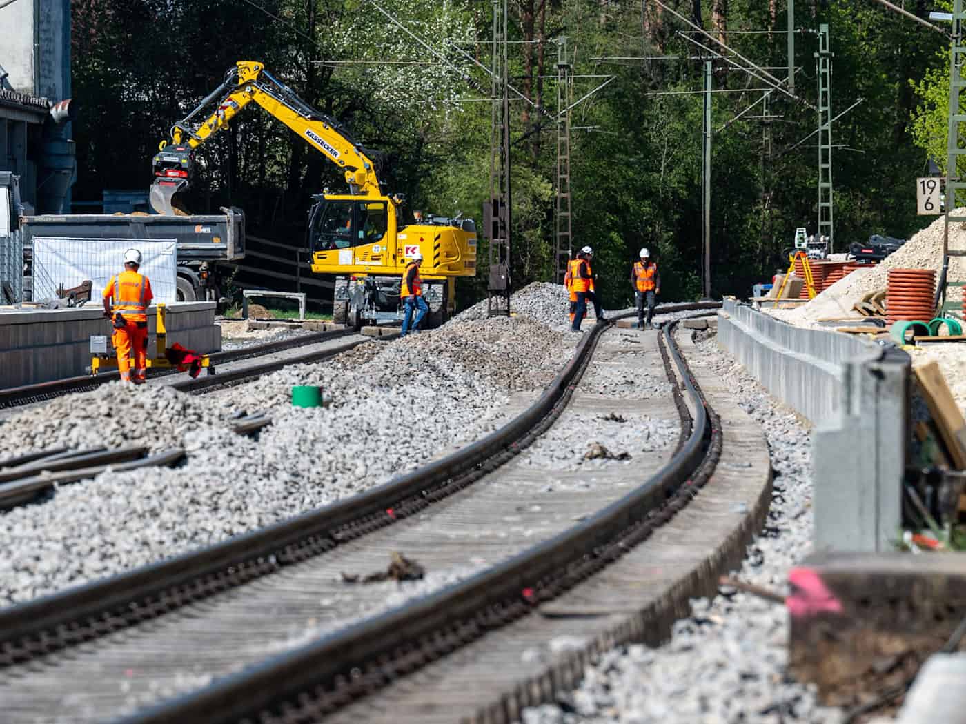 Bundestag approves three rail projects