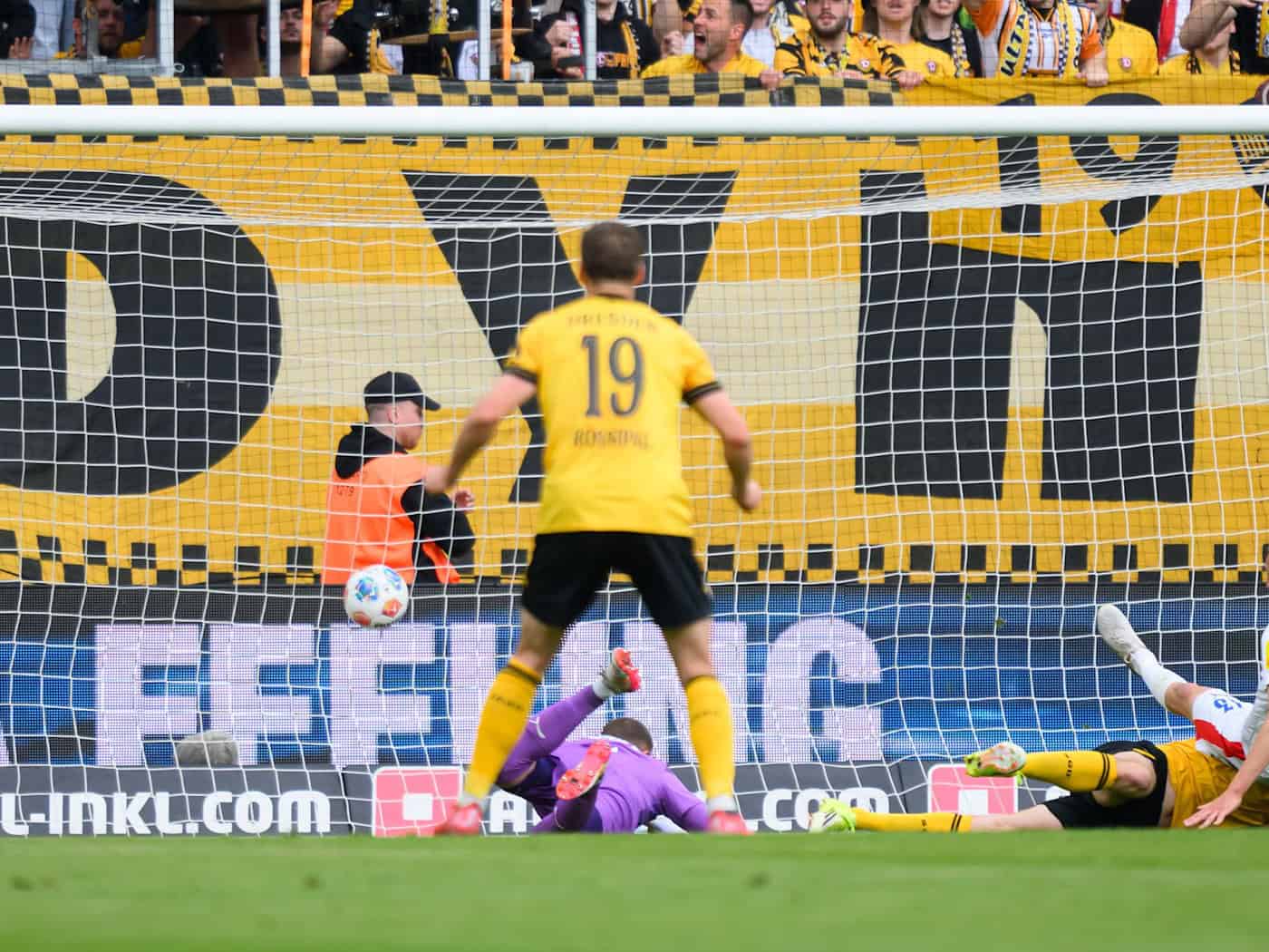 Dresden redemption: 2:1 over Kiel secures relegation