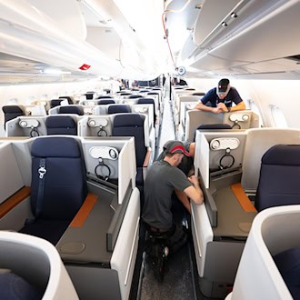 Dresdner Werk rüstet Business-Class für Lufthansa-A380 um