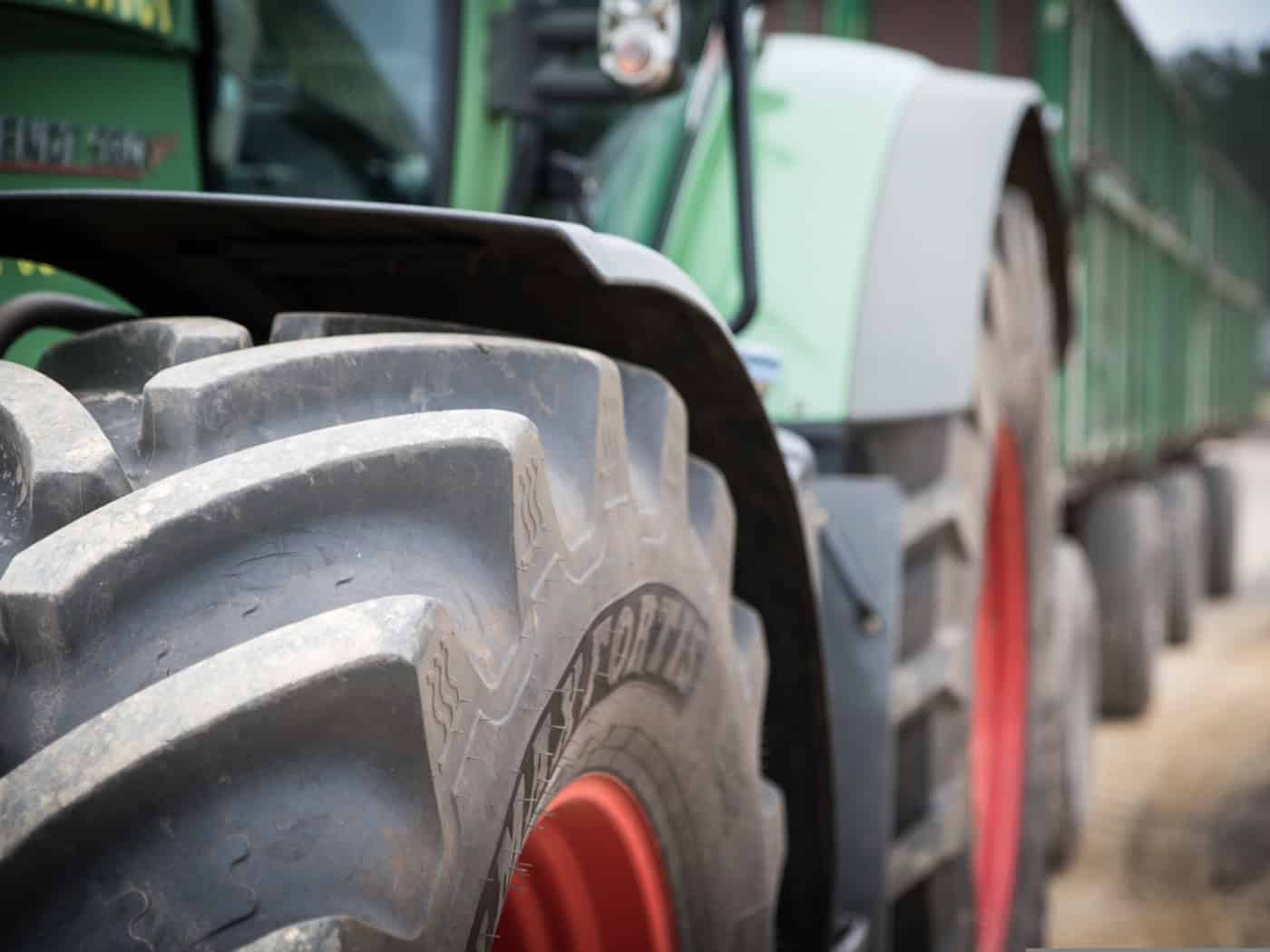 Traktor und Zugmaschine in Neusalza-Spremberg gestohlen