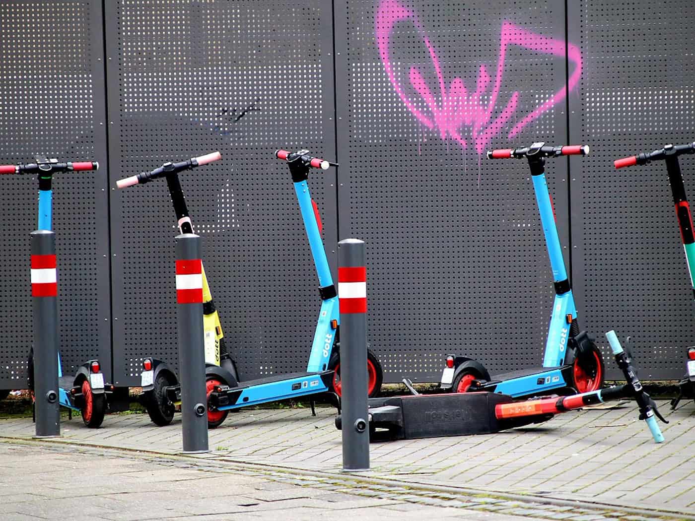 Kennzeichen übermalt – Polizei stoppt E-Scooter ohne Versicherung in Riesa