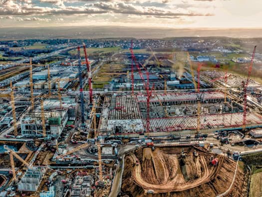 Luftaufnahme der Großbaustelle des taiwanischen Chip-Herstellers ESMC am Stadtrand von Dresden.
