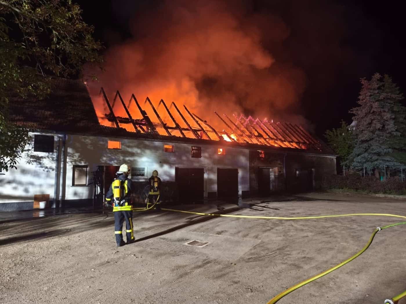Dachstuhlbrand in Skäßchen: Feuerwehr setzt Drohne ein