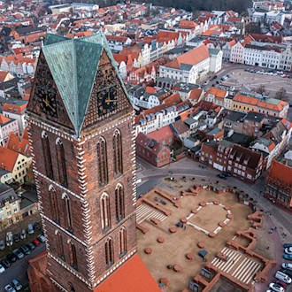 Zahájení dotovaných uměleckých akcí v menších kulturních zařízeních.