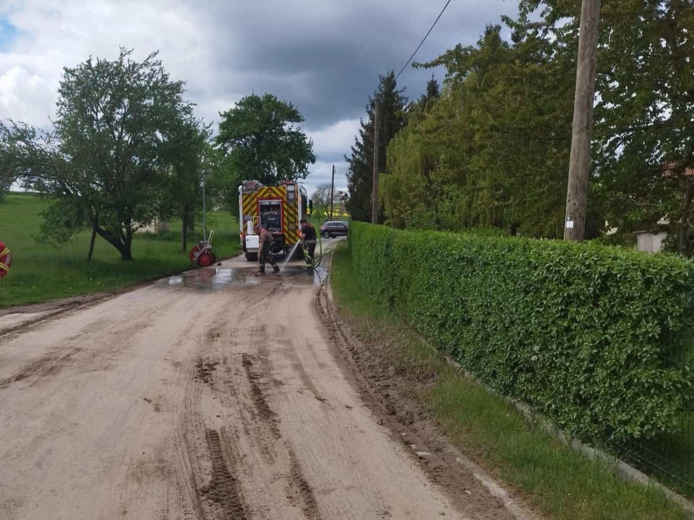 Starkregen bringt Schlamm auf Grumbachs Straßen