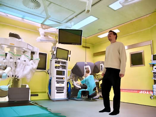 A simulated surgical scene in Dresden's holodeck shows how researchers from the CeTI Cluster of Excellence are bringing medicine and technology together.