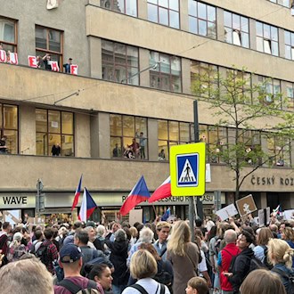 Tausende demonstrieren in Prag für freie öffentliche Medien