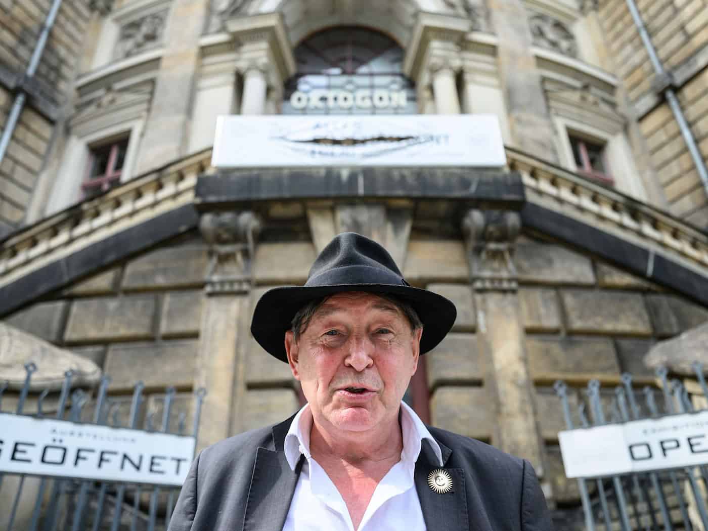 Protest přećiwo wuměłstwowej wustajeńcy w Drježdźanach