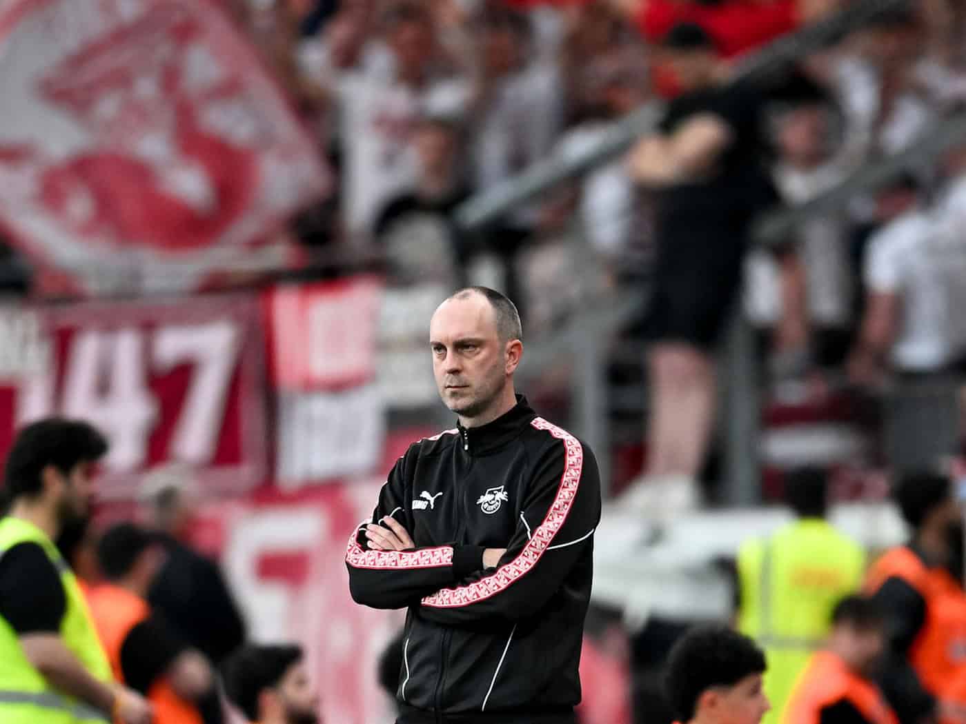 Regla incumplida: El recogepelotas causa frustración en Leipzig
