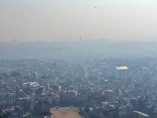 Dichter Dunst über Kathmandu, Nepal. Forscher aus Leipzig untersuchen, wie Smog in Millionenstädten das Klima beeinflusst.