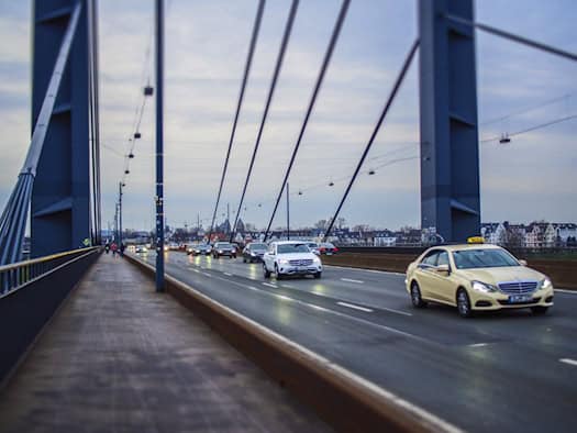 Sensoren, Daten, digitales Abbild: Was hier wie normaler Verkehr aussieht, soll künftig vollständig virtuell erfasst und gesteuert werden können.