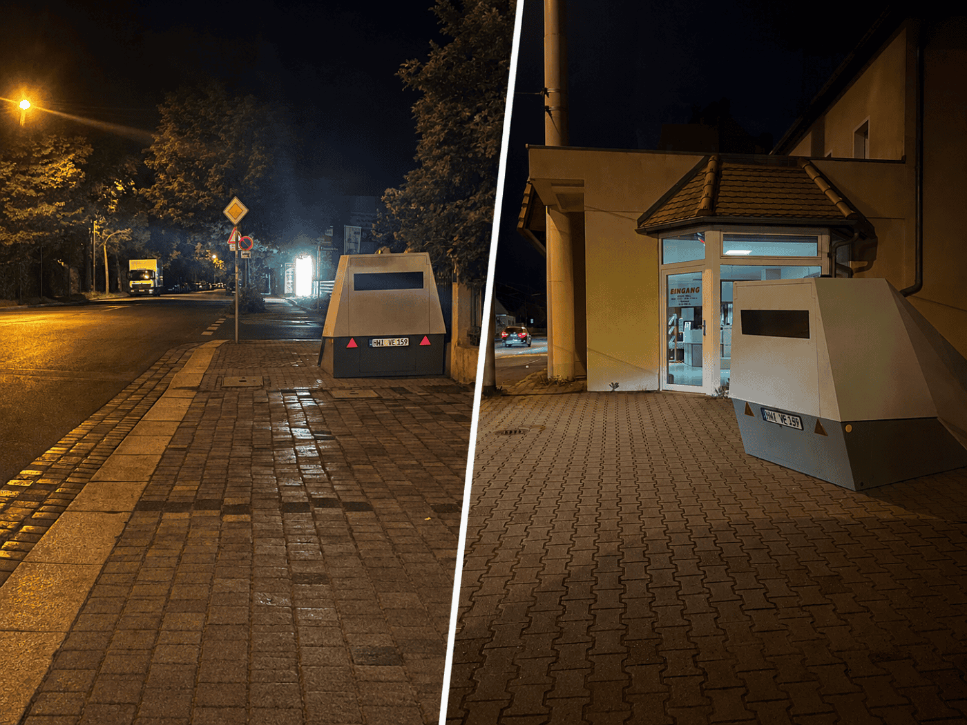 Ein zweigeteiltes Nachtbild von grauen, kastenförmigen mobilen Blitzer-Anhängern (Modell „Enforcement Trailer“) am Straßenrand. Die linke Seite zeigt einen Blitzer auf einem gepflasterten Gehweg neben einer beleuchteten Hauptstraße mit Bäumen. Die rechte Seite zeigt einen baugleichen Anhänger vor ei