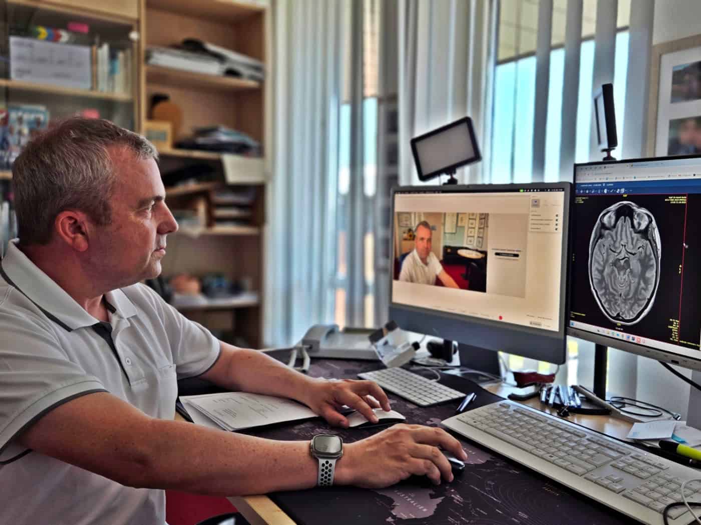 Neurology via screen: Prof. Tjalf Ziemssen from the MS Center Dresden during a telemedical consultation.