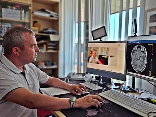 Neurology via screen: Prof. Tjalf Ziemssen from the MS Center Dresden during a telemedical consultation.