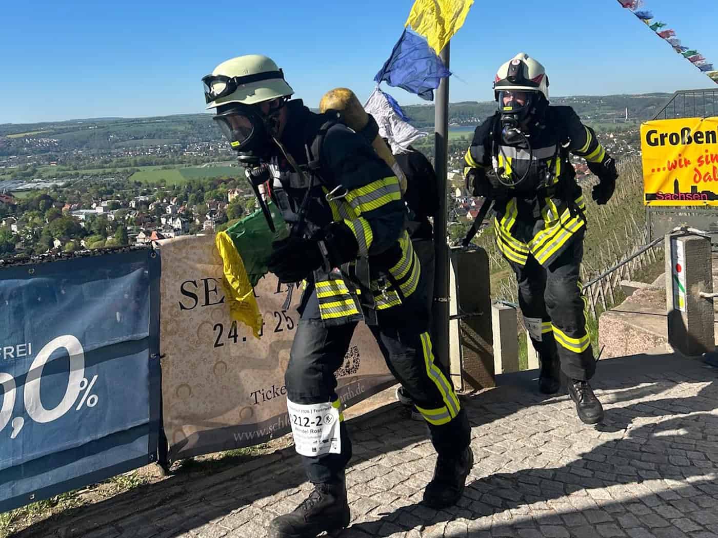 Feuerwehr Klipphausen meistert Spitzhaustreppe in Radebeul