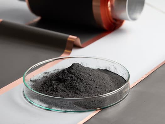 Neue Trockenbeschichtung für Batterien – ohne giftige Chemikalien.