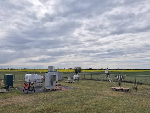 Über 35 Geräte stehen auf dem DWD-Messfeld in Falkenberg – sie sollen erstmals die dreidimensionale Struktur von Wolken vollständig erfassen.