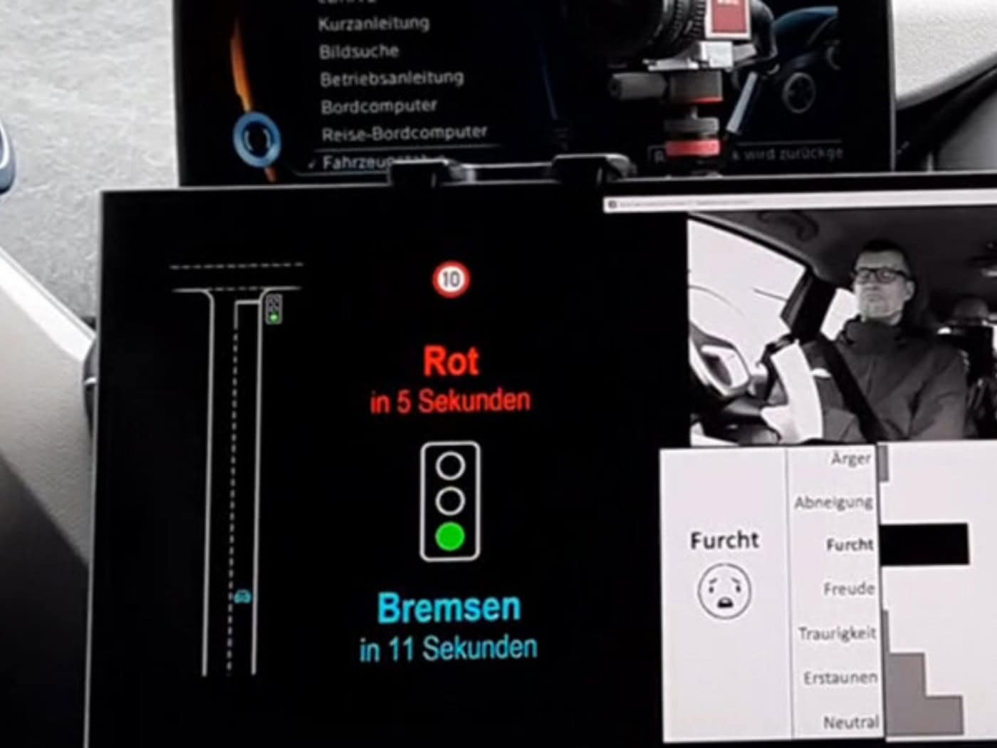 Designed to make autonomous driving less stressful: If the system detects discomfort, it immediately displays additional information—as seen here in the Carai 3 at Chemnitz University of Technology.