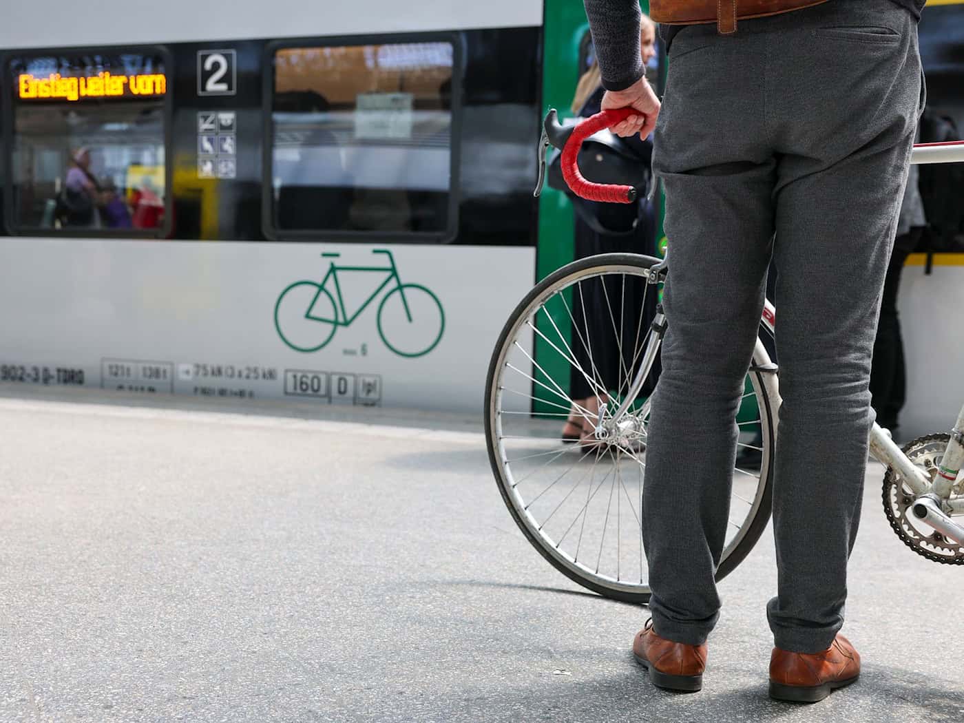 Chemnitz–Leipzig rail line: Temporary schedule due to a shortage of trains