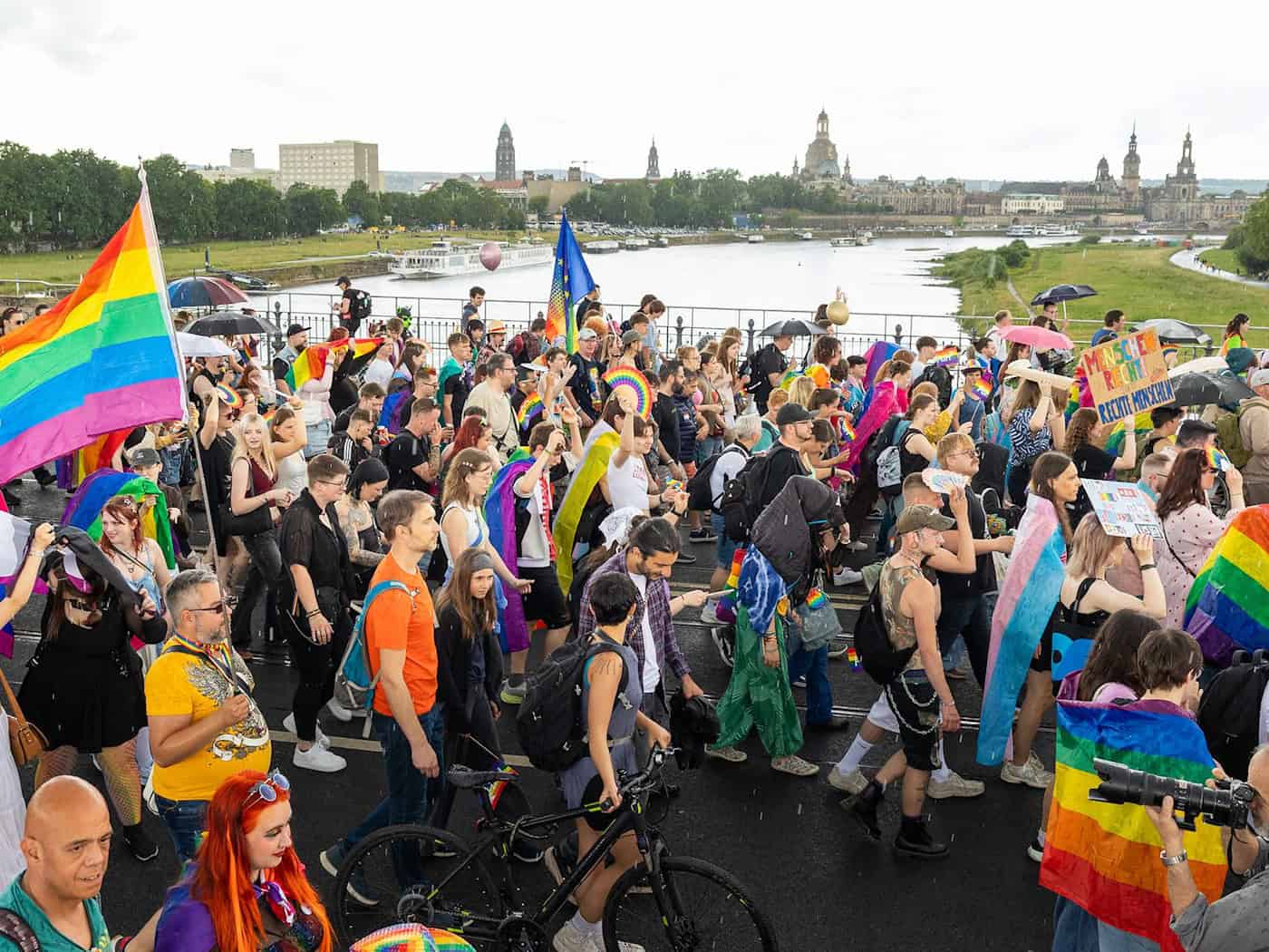 CSD Dresden defies rain and dispute over assembly status