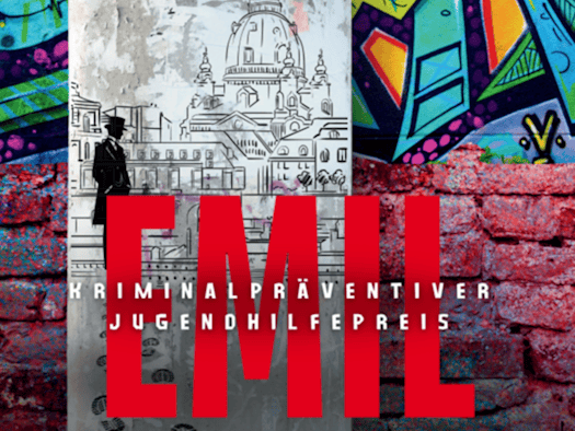 Plakat mit großem roten Text „EMIL KRIMINALPRÄVENTIVER JUGENDHILFEPREIS“ über einer skizzierten Litfaßsäule. Hintergrund zeigt bunte Graffitis und Ziegel. Unten Logos der Sparkassenstiftung und Stadt Dresden.