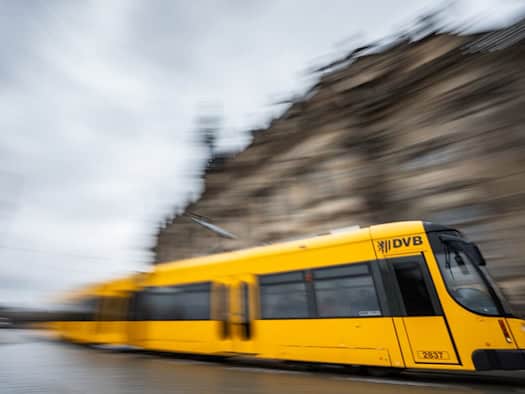 Fußgänger stirbt bei Straßenbahnunfall