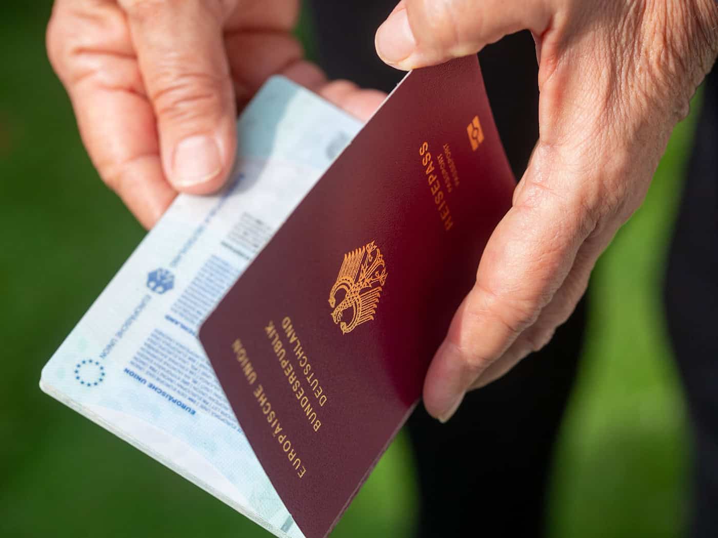 Gemeinde haftet für gescheiterte Reise wegen Pass-Fahndung