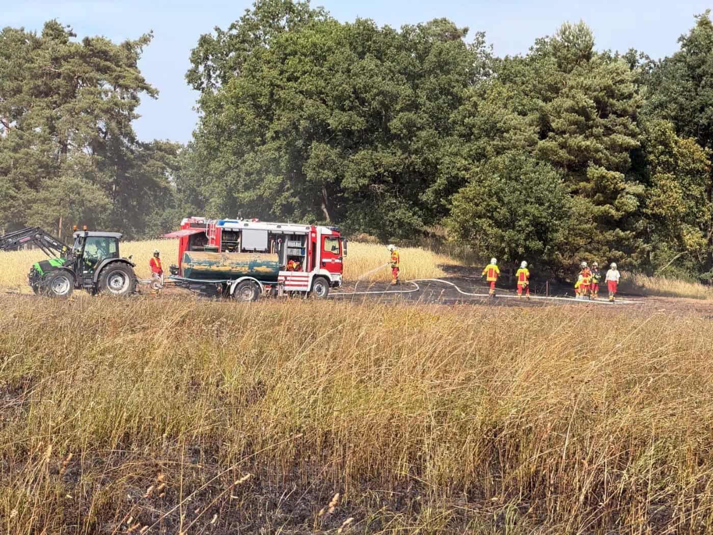 Feuerwehr stoppt Flächenbrand bei Steinbach