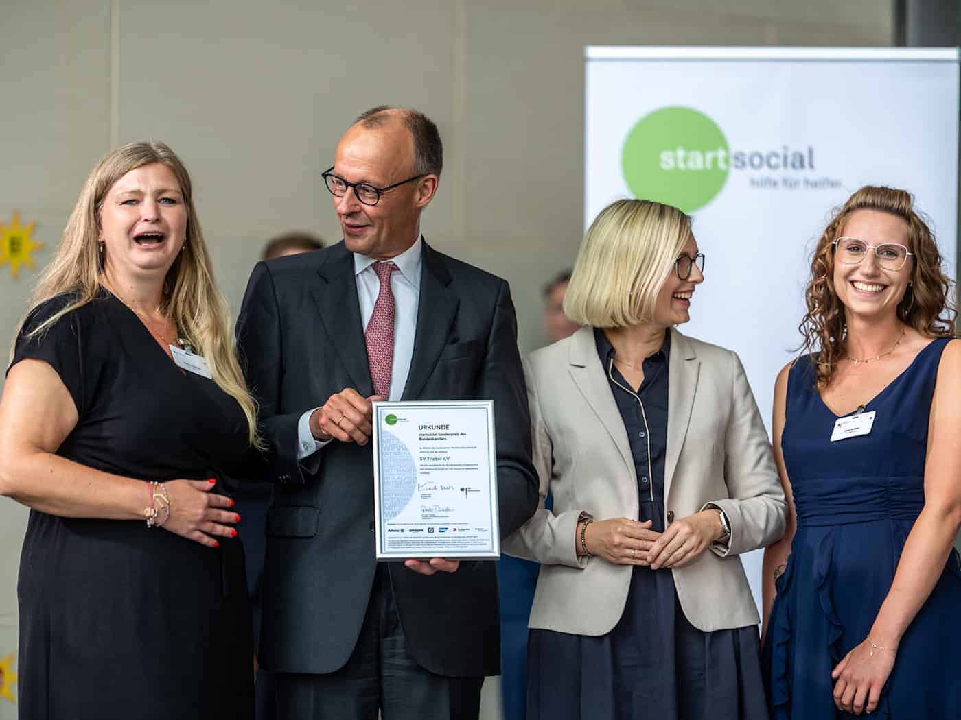 El Canciller condecora a las asociaciones: premio especial para Sajonia