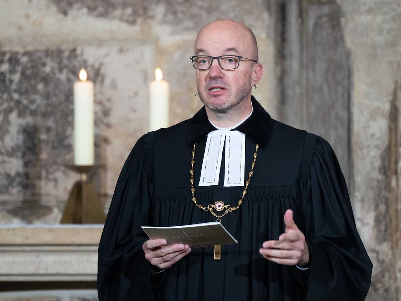 Knapp 6.000 Jugendliche bekommen Post vom Landesbischof