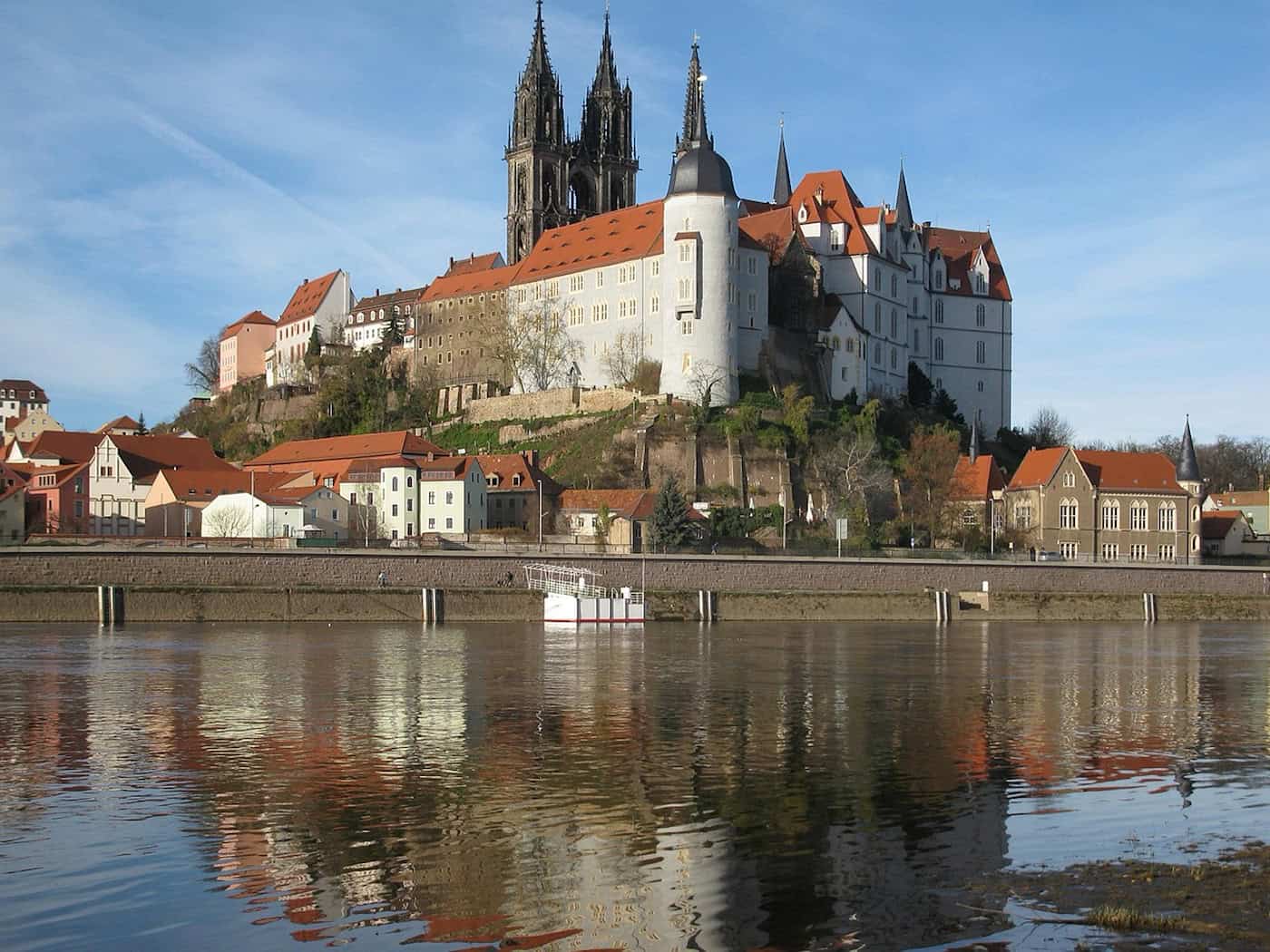 Ministerpräsident Kretschmer verleiht 14 Persönlichkeiten Verdienstorden in Meißen