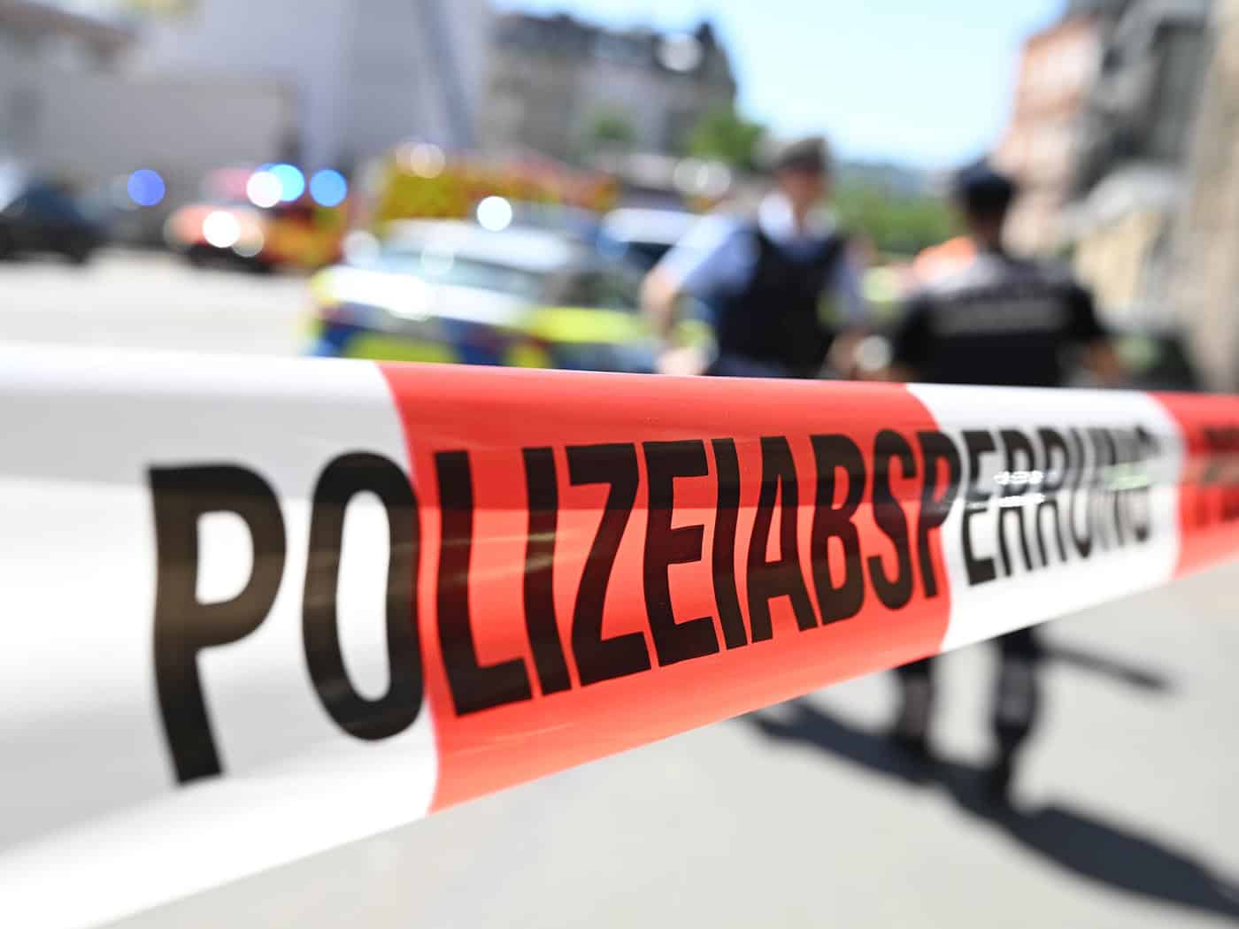 Mit Auto durch Glasfassade – Juwelier im Vogtland ausgeraubt