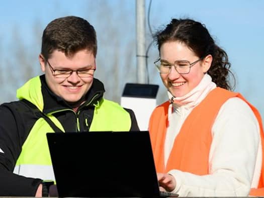 Research on Renewable Energy: The MUBARES team at HTW Dresden is conducting tests on the roof of Building A to determine how much energy the wind can generate. 