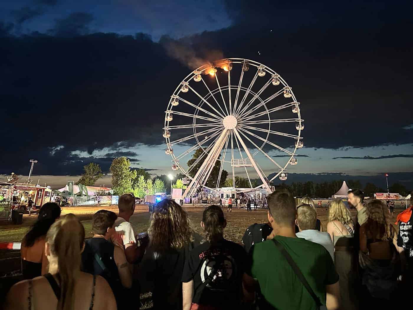 Riesenrad-Brand beim Festival: Ermittlungen ziehen sich hin