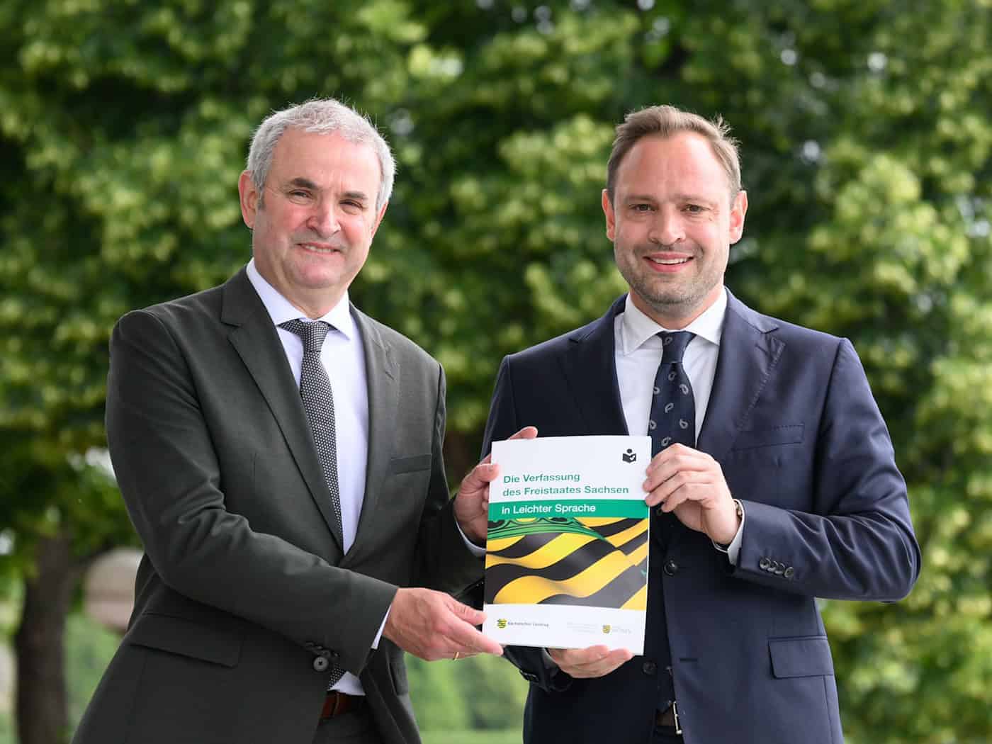Saxony Publishes State Constitution in Plain Language