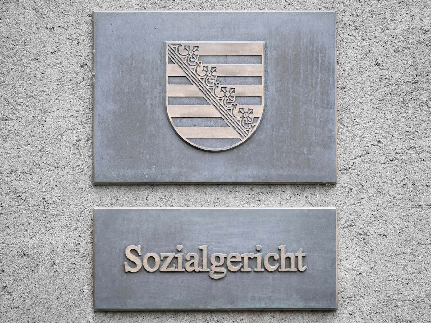 Sozialgerichte melden mehr Klagen und Eilverfahren