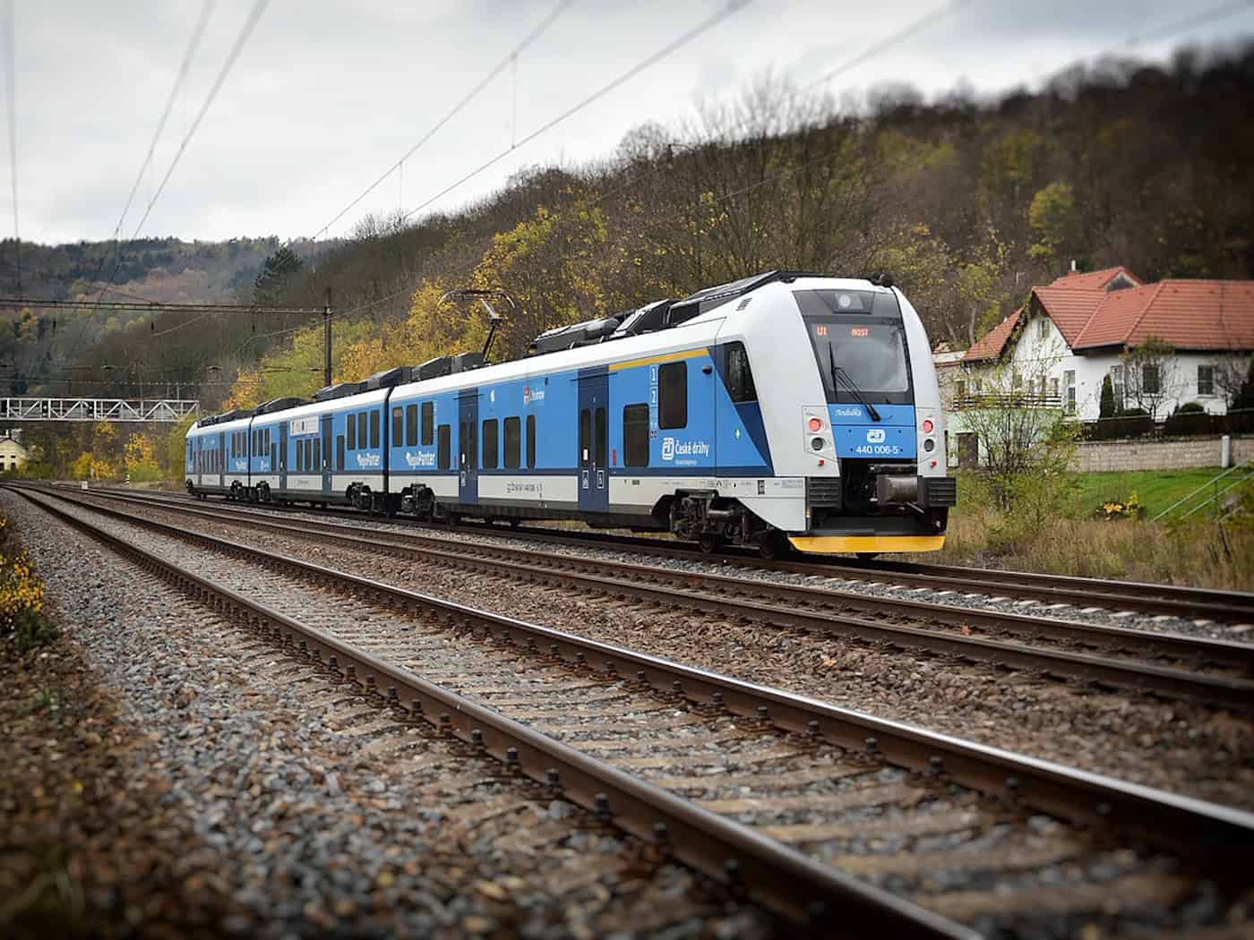 Bahnstrecke nach Deutschland wird elektrifiziert: Ausbau bei Pilsen gestartet