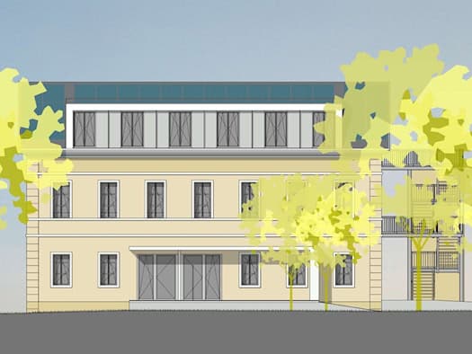 Eine farbige Architekturzeichnung der Außenansicht der zweigeschossigen Villa Akazienhof in Hellgelb.  Das modernisierte Dachgeschoss verfügt über eine lange Fensterfront und Photovoltaik-Anlagen auf dem Dach.  Stilisierte, hellgelbe Bäume stehen im Vordergrund vor der Fassade.