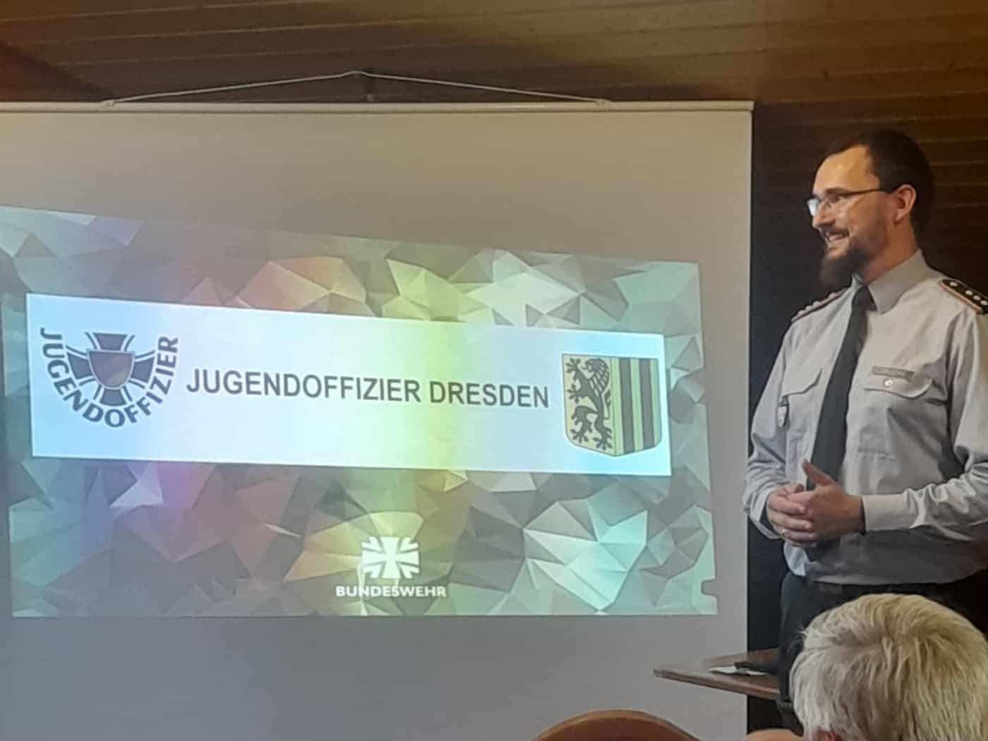 Klartext in Radebeul: Jugendoffizier über Zustand der Bundeswehr