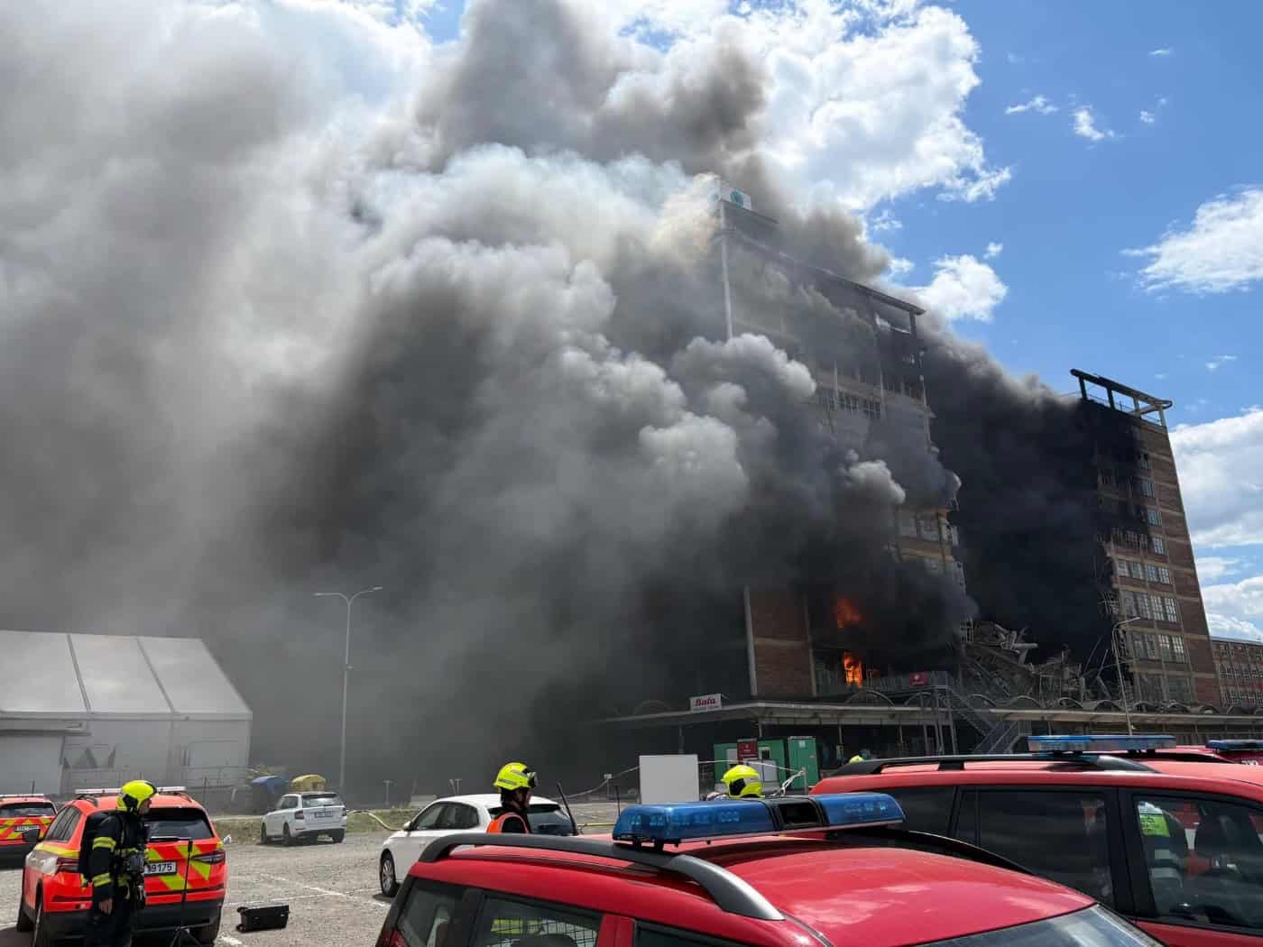 Zlín: Historisches Baťa-Gebäude durch Großbrand teilweise eingestürzt