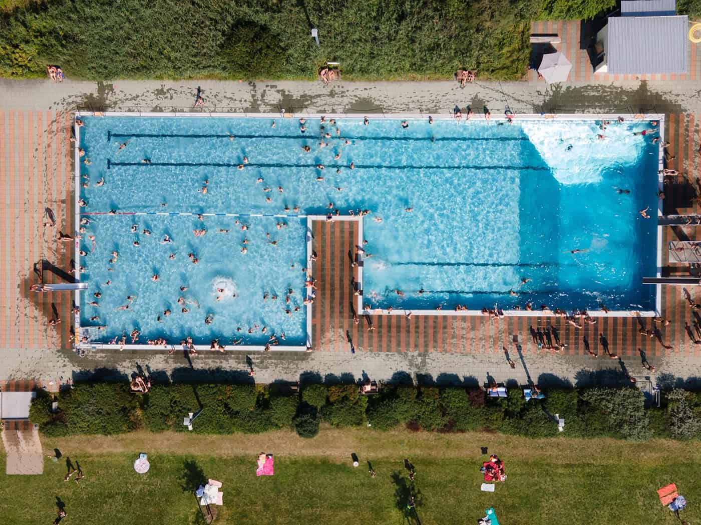 Anonymous Donor Pays for Children's Admission to the Outdoor Pool