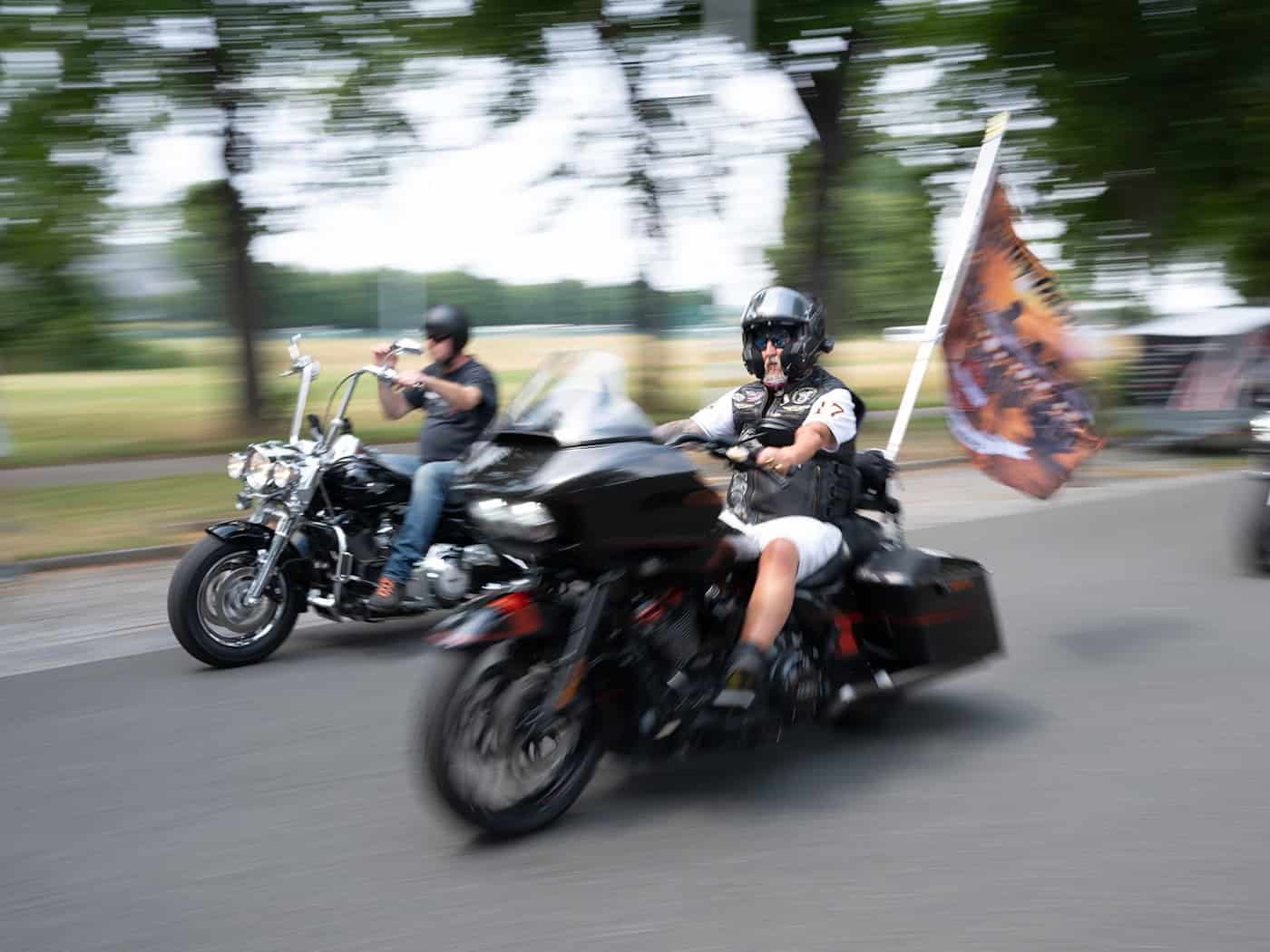 Drážďany projíždí motocyklová přehlídka