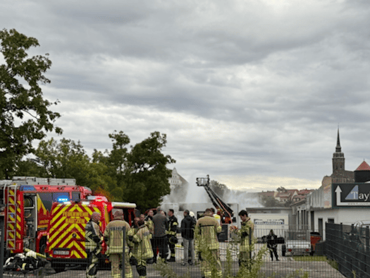 Brand in der Bautzener Innenstadt: Nach Evakuierungen sollen Anwohner Fenster und Türen geschlossen halten