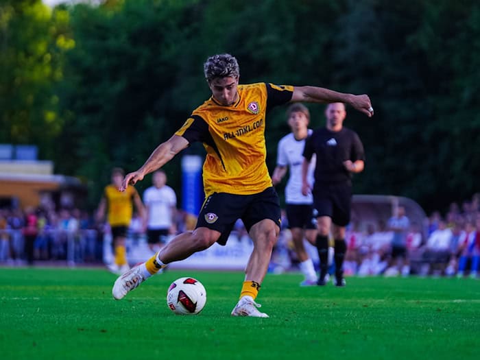 Dynamo-Dresden-Spieler Kaan Inanoglu beim Testspiel der SGD gegen Budissa Bautzen in der Sommervorbereitung.